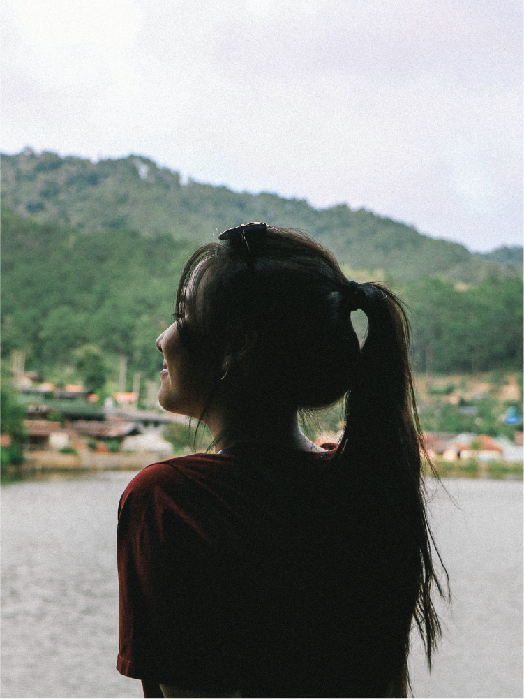 Kinatawan ng imahe ng young female adult survivor ng human trafficking sa Thailand.